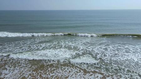 沙滩与海浪视频的预览图