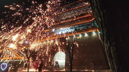 忻州古城特色打铁花视频的预览图