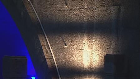 春雨夜幕下都市古镇亭台桥边灯光照射视频视频的预览图