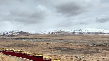 西藏雪山寺院视频的预览图