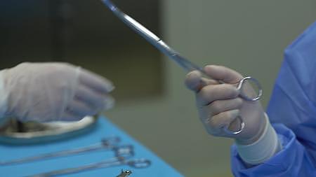 慢镜头传递手术器材视频的预览图