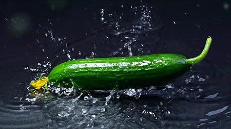 水果黄瓜升格视频视频的预览图