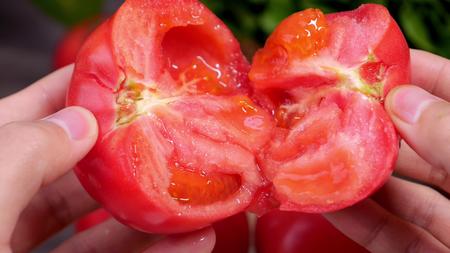 普罗旺斯西红柿沙瓤西红柿视频的预览图