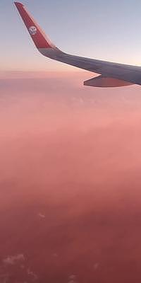 粉色云紫气东来航拍视频的预览图