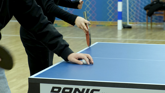 室内球馆乒乓球比赛训练热身合集视频的预览图