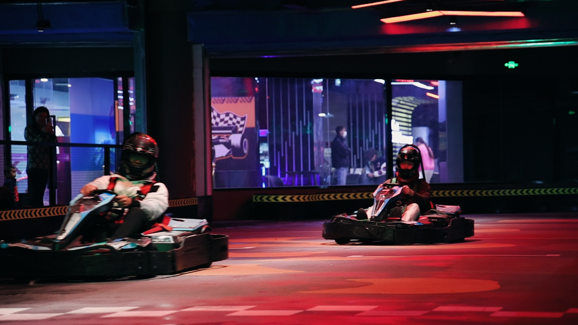 卡丁车竞速比赛视频的预览图