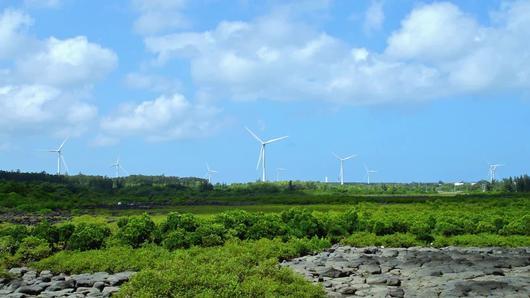海南儋州风力发电新能源实拍视频视频的预览图
