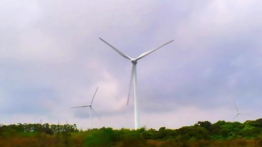 海南儋州峨蔓风力发电机场视频视频的预览图