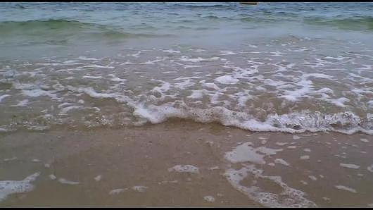 海岛海滩礁石海浪实拍视频的预览图