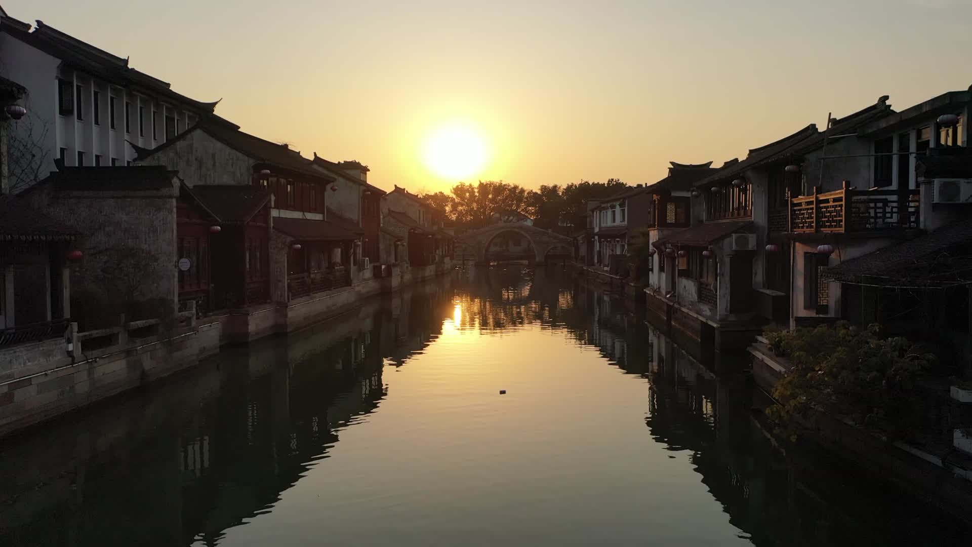 江苏昆山巴城老街老桥日落视频的预览图