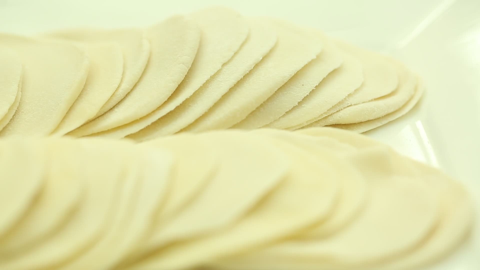 实拍饺子皮视频的预览图