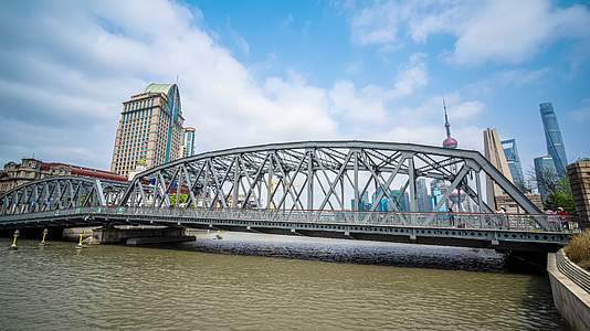 8k移动延时上海魔都外白渡桥视频的预览图
