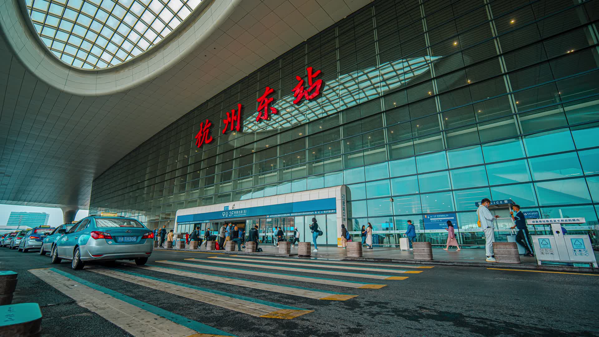延时8k中国杭州杭州东高铁站视频的预览图