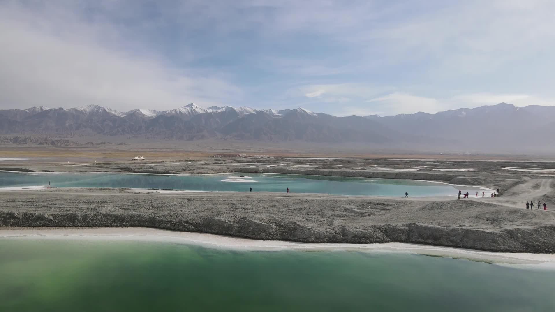 翡翠湖旅游风景高清航拍视频的预览图