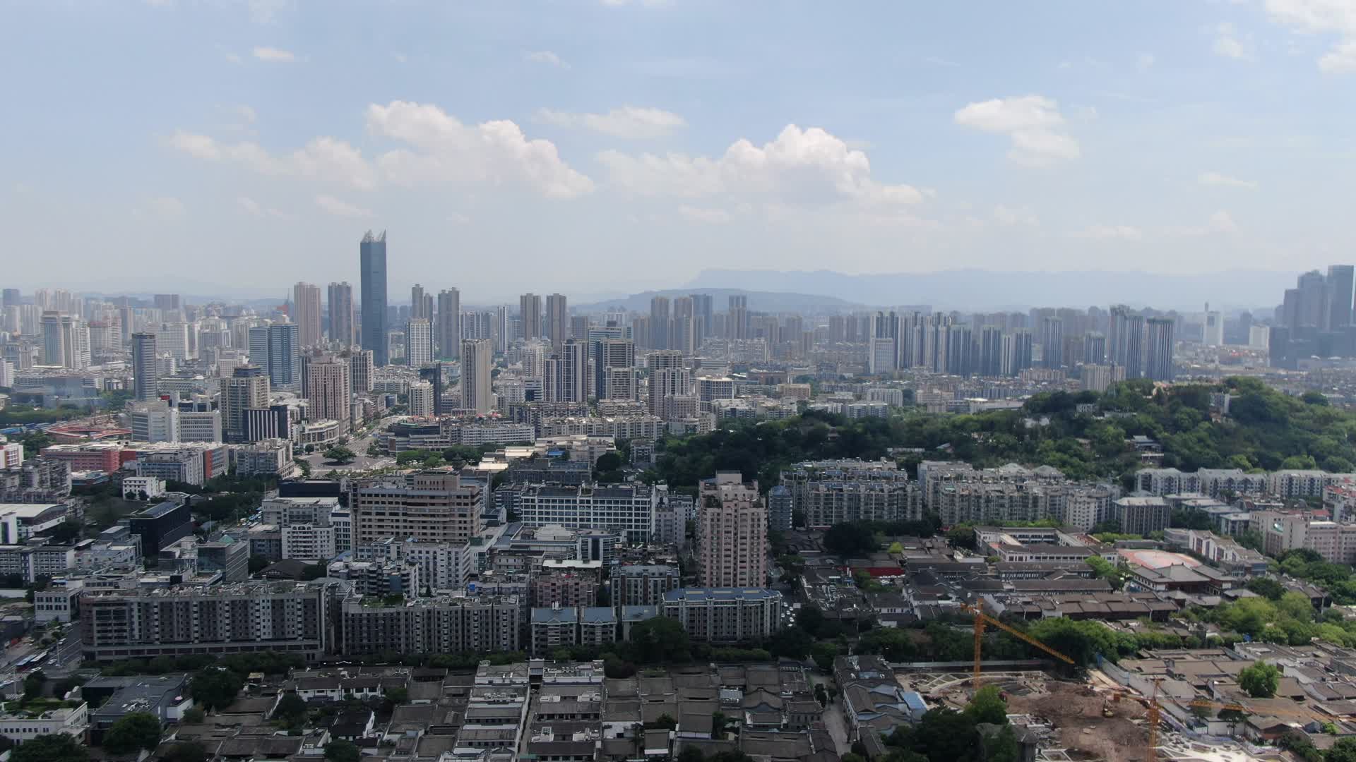 航拍福建福州城市蓝天白云天际线视频的预览图