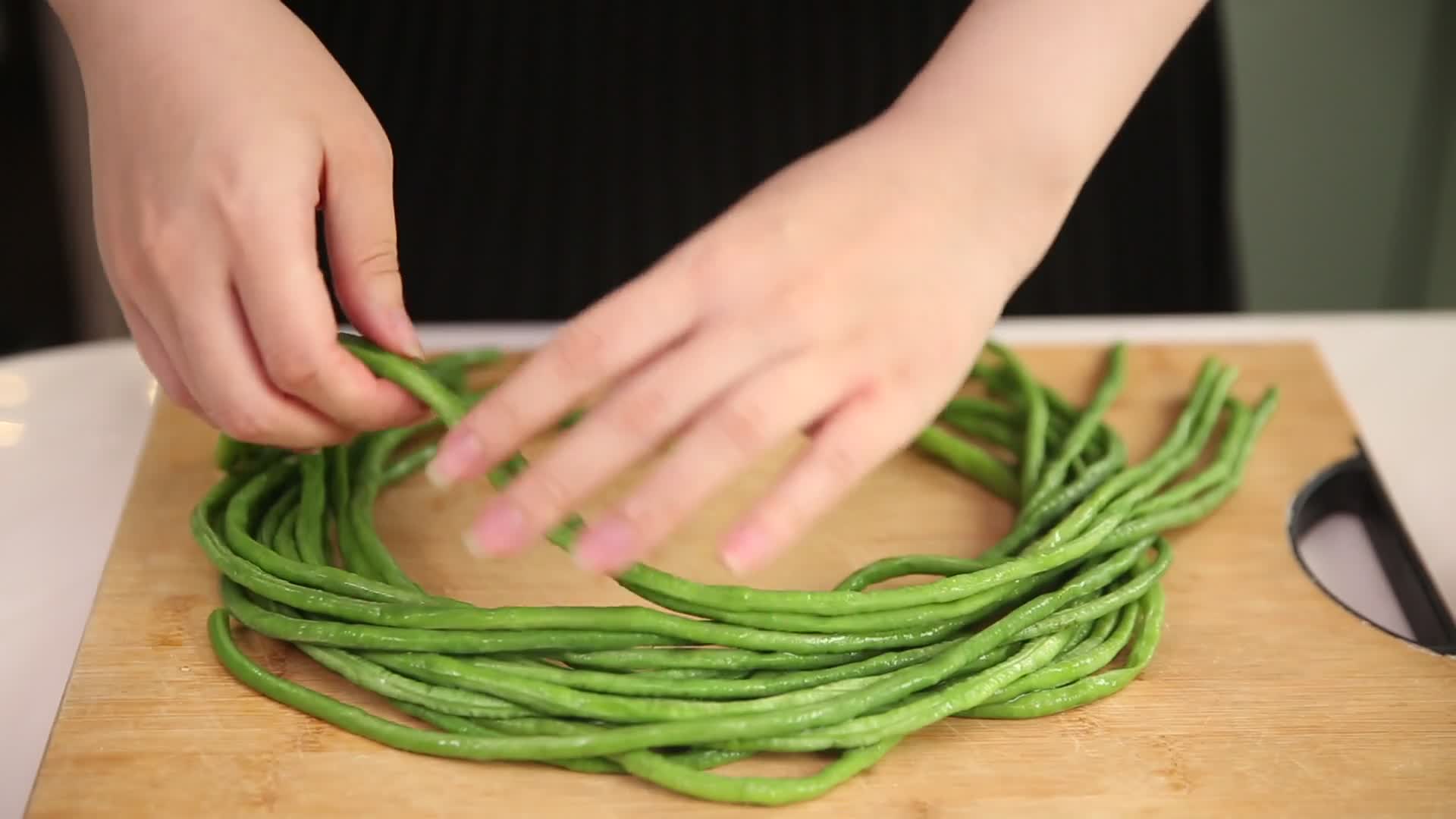 实拍蔬菜豇豆长豆角视频的预览图