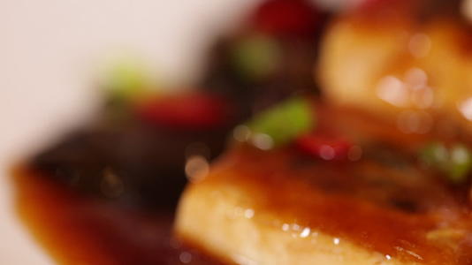美食豆腐赛肉酿肉视频的预览图