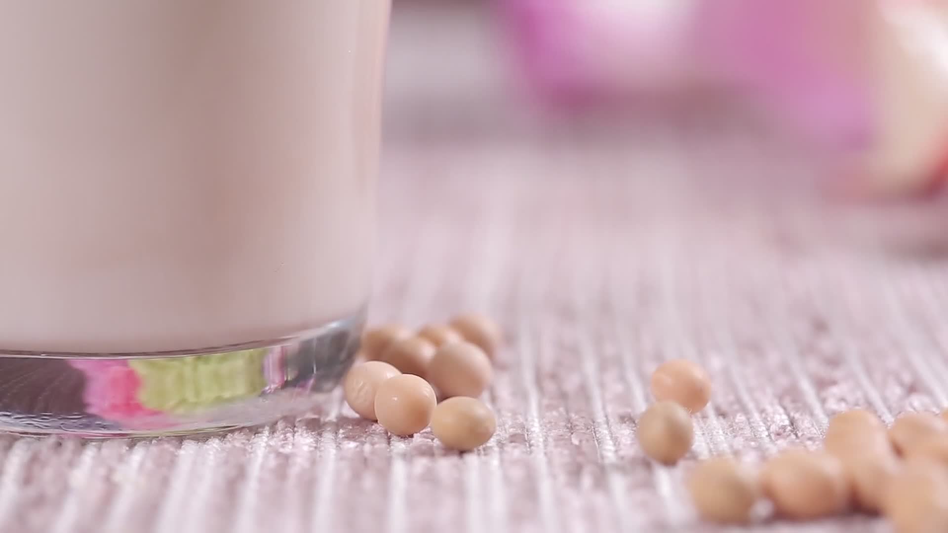 美食豆浆黄豆视频的预览图
