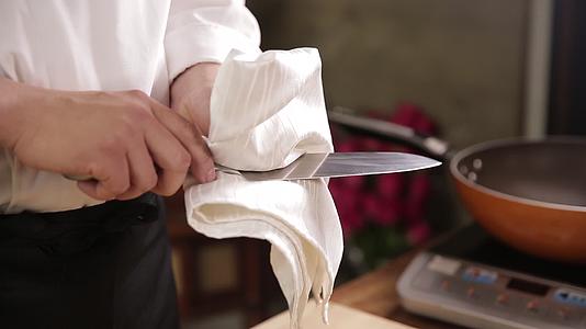 刀餐刀厨师刀西餐刀菜刀不锈钢特写视频的预览图