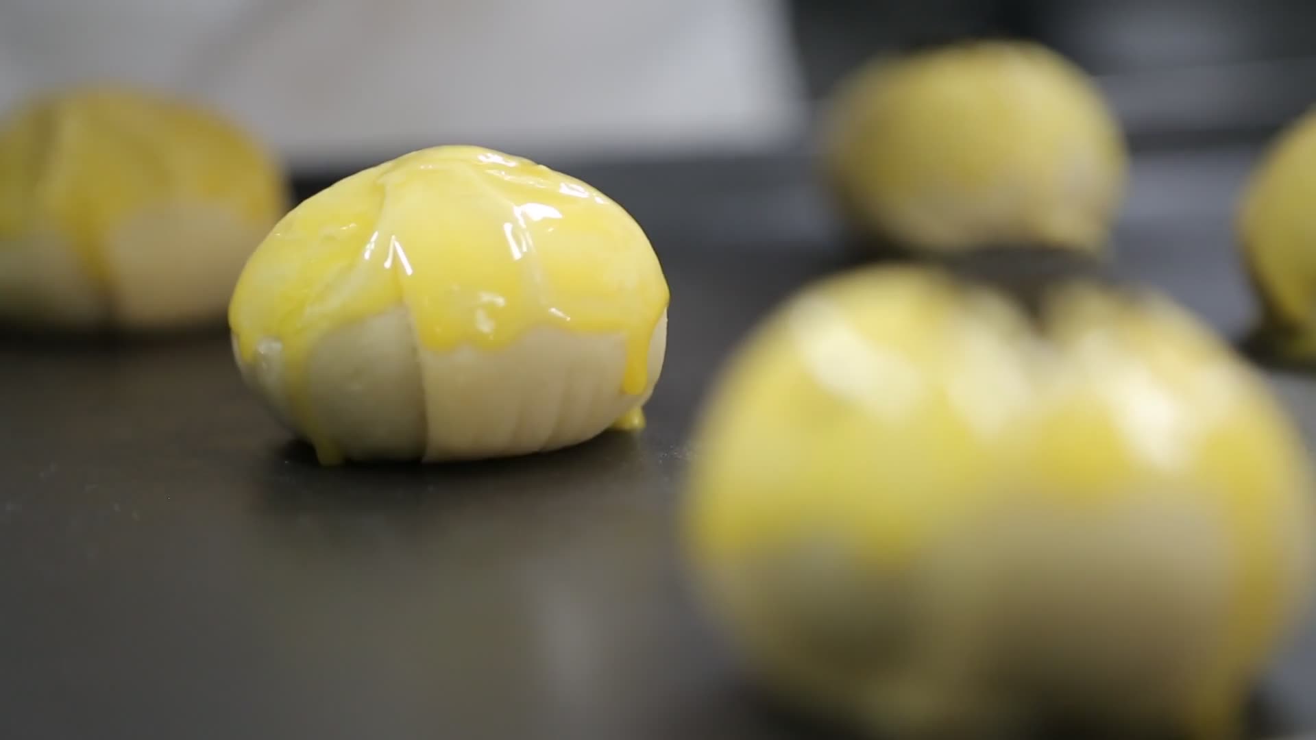 烘焙蛋黄酥视频的预览图