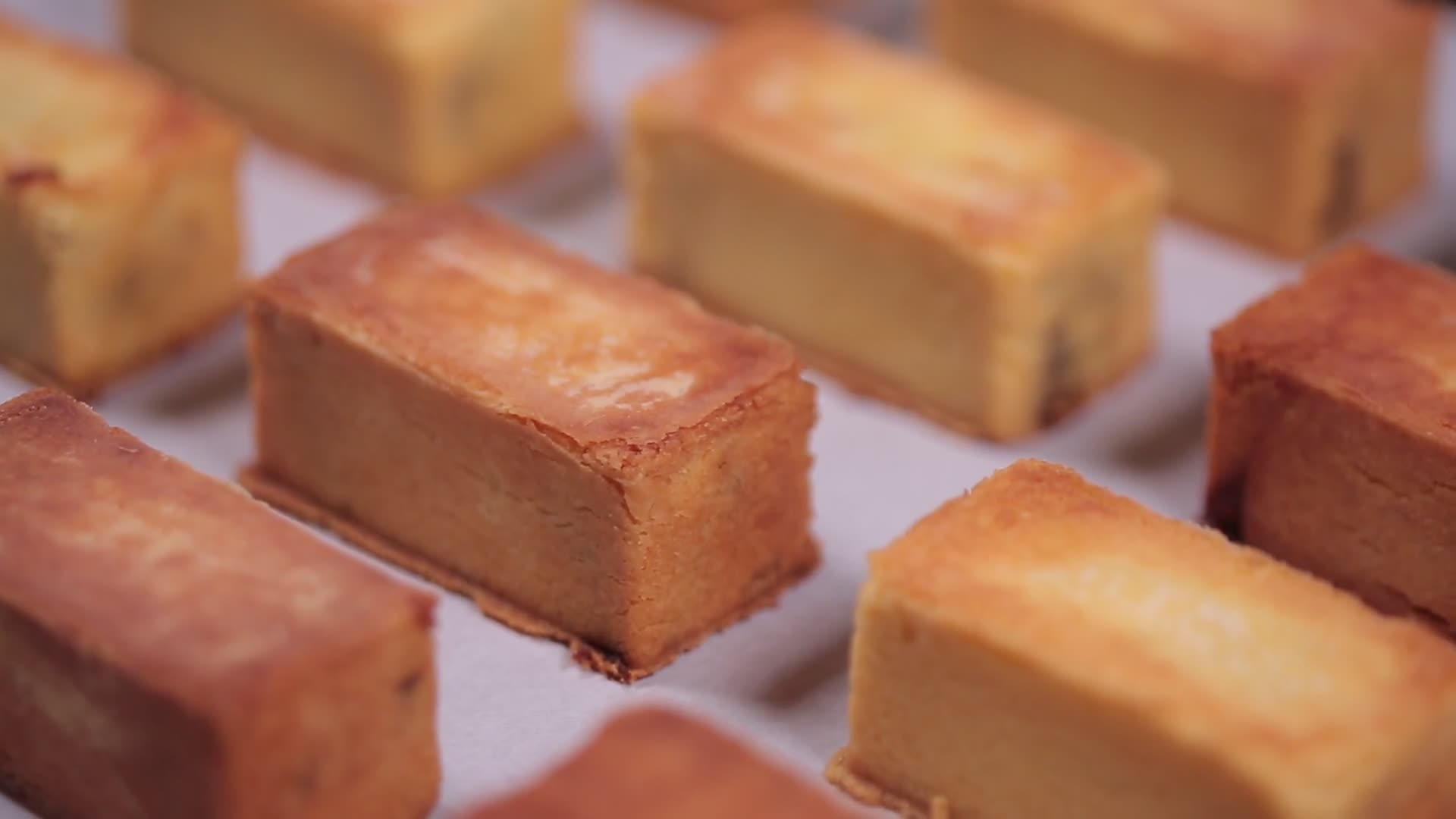 凤梨酥榴莲酥台湾传统甜点视频的预览图