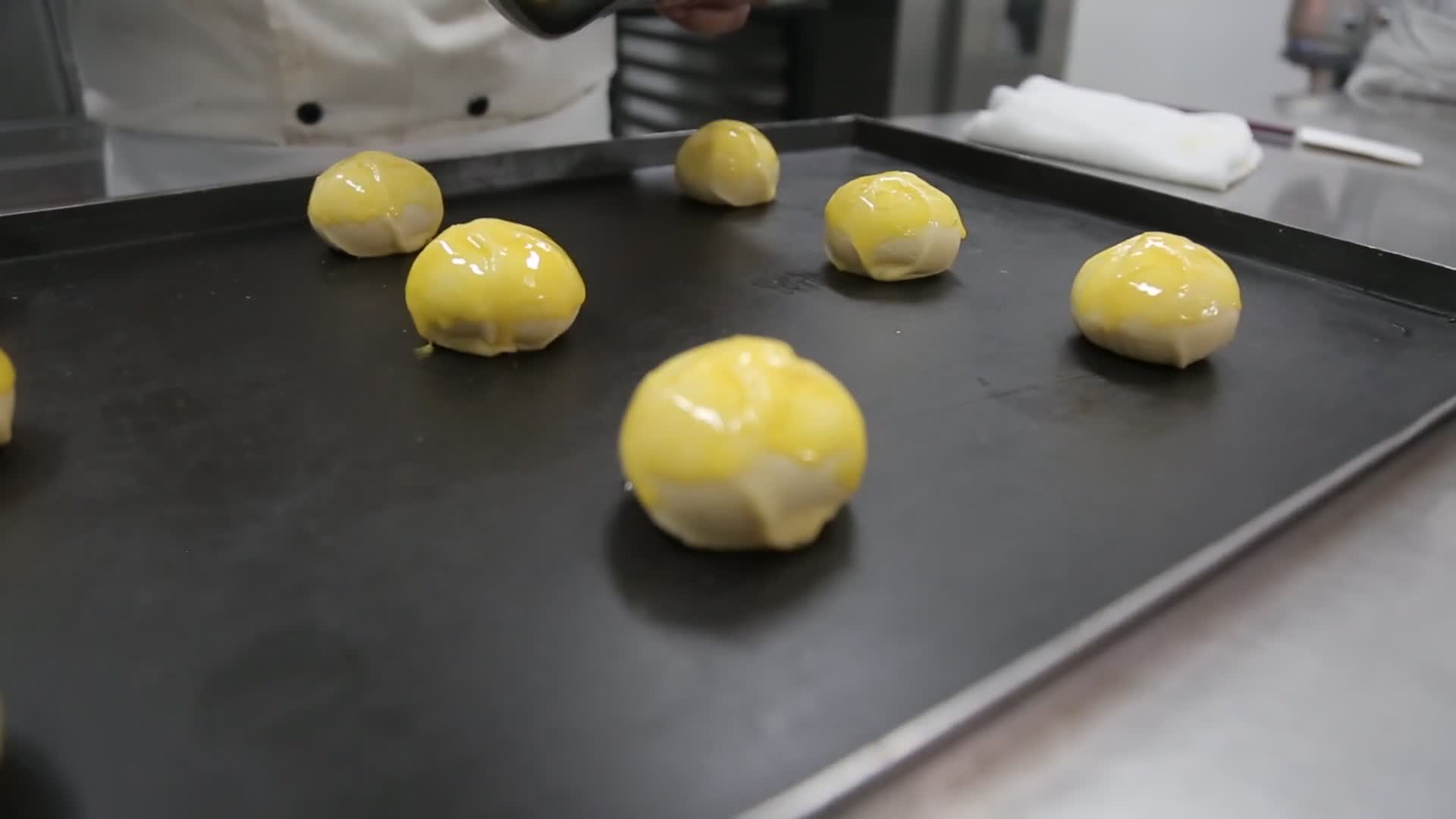 烘焙蛋黄酥视频的预览图
