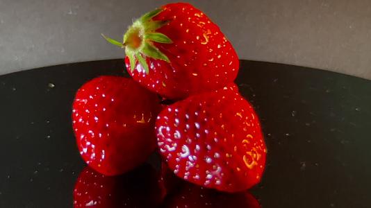 水果草莓视频的预览图