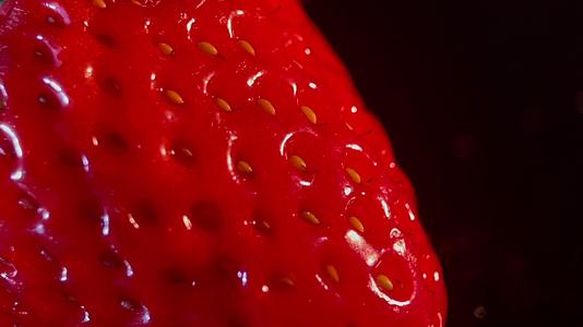 水果草莓微距4k视频的预览图
