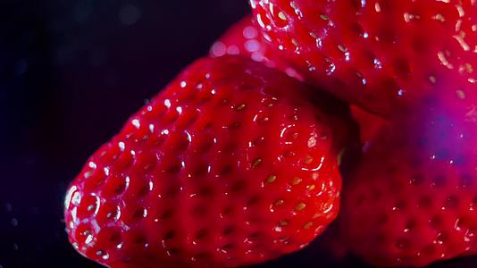 美食草莓视频的预览图