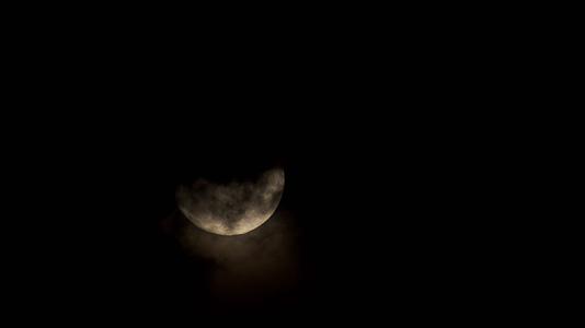 乌云遮月视频的预览图
