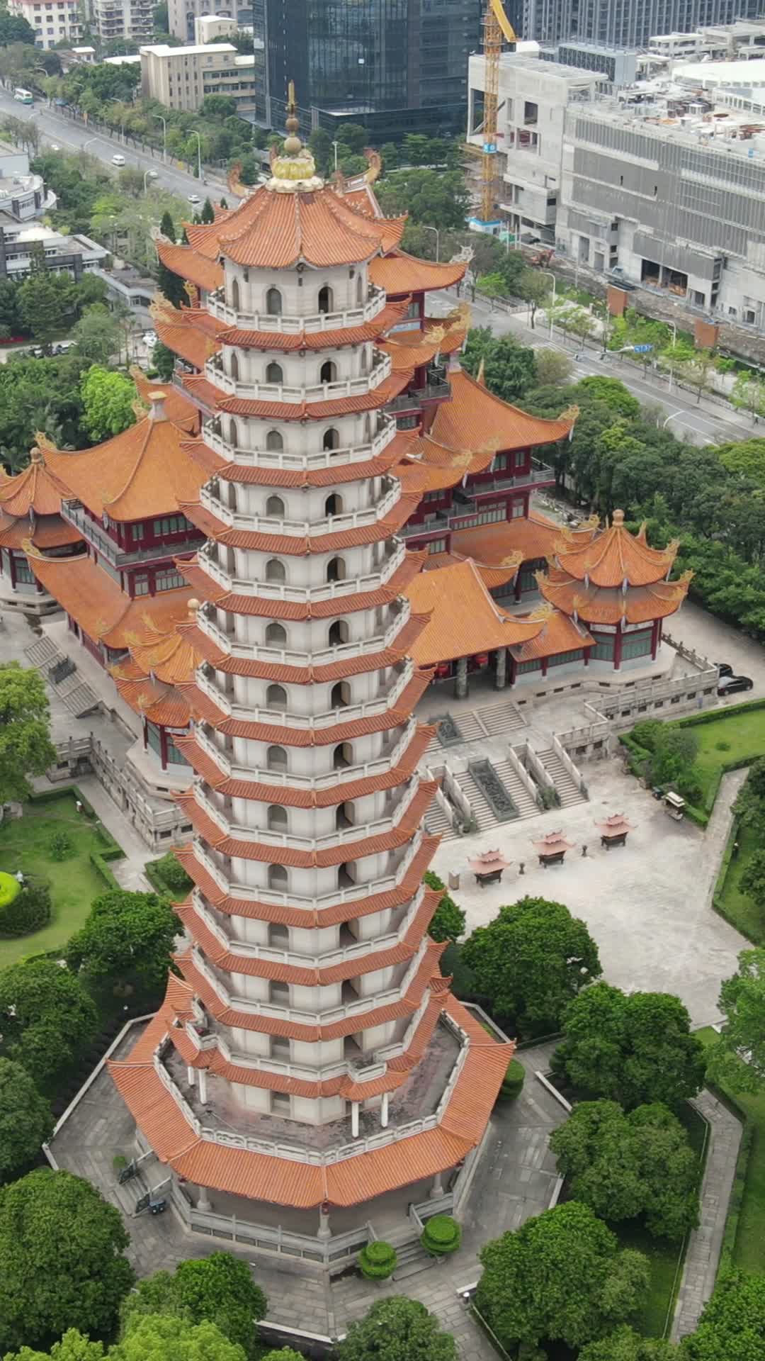 航拍福建福州西禅古寺报恩塔历史文化建筑视频的预览图