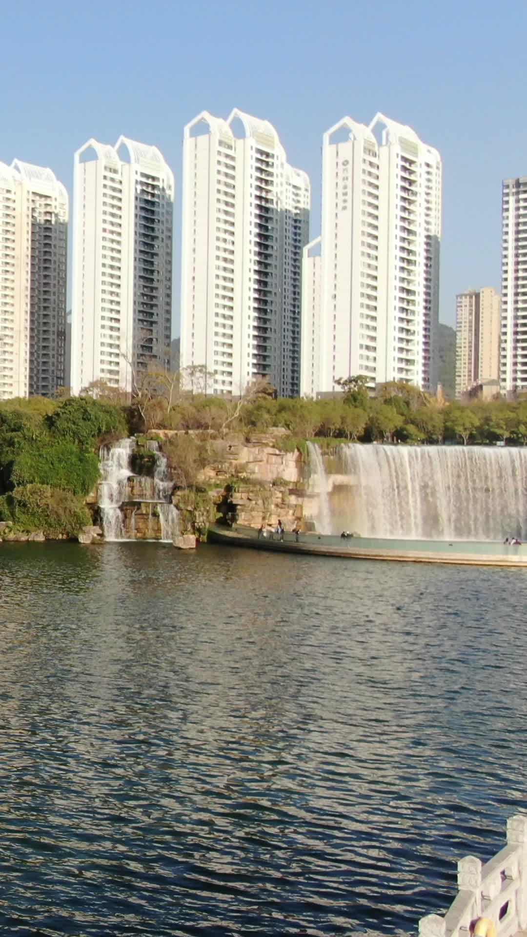 航拍云南昆明瀑布公园竖屏视频视频的预览图