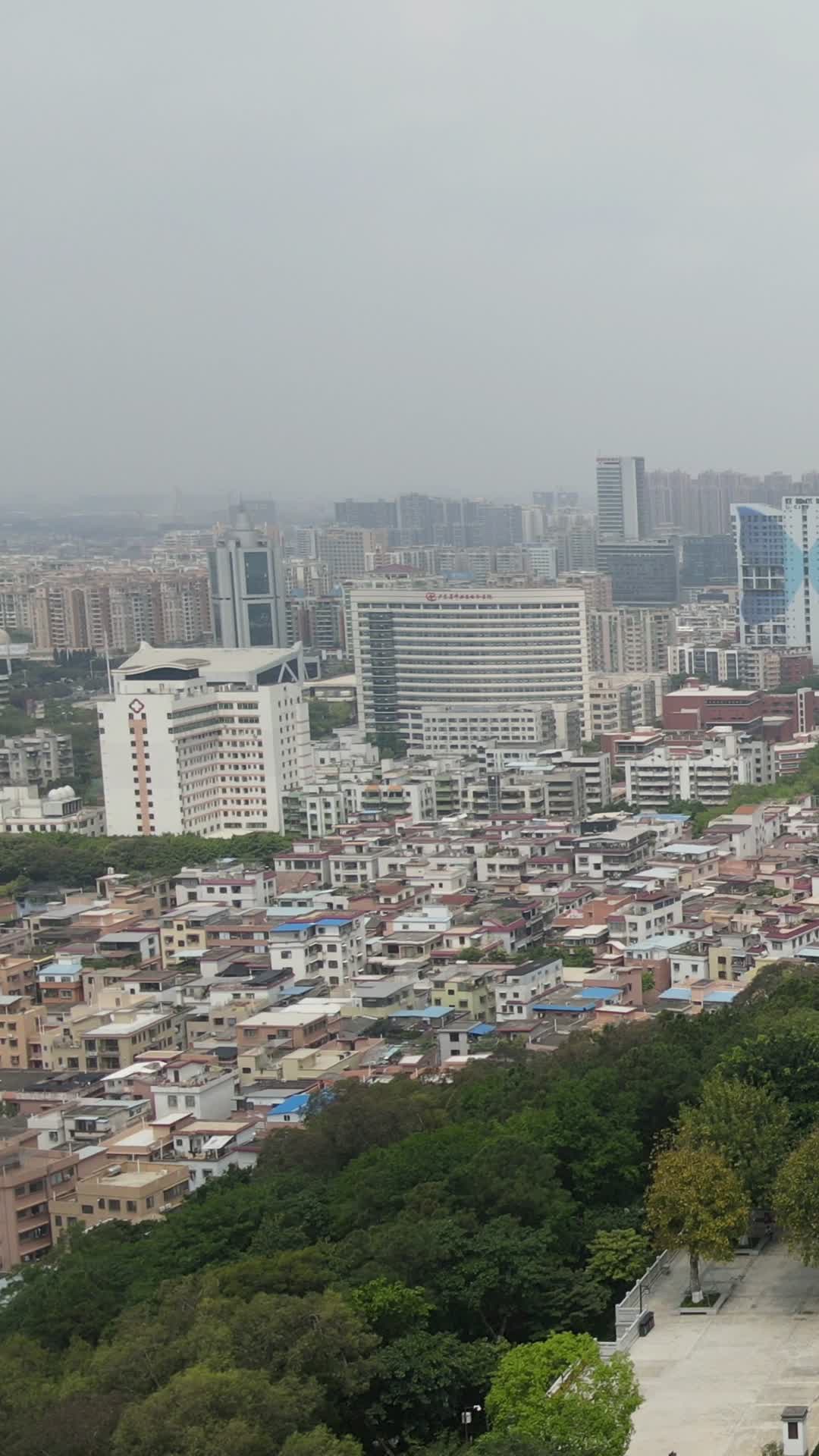 航拍广东珠海城市建设竖屏视频视频的预览图