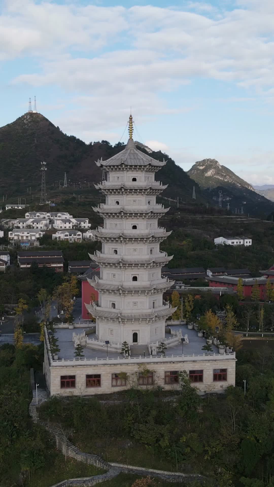 航拍贵州大兴国寺竖屏视频的预览图