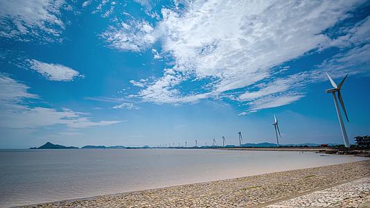 8k延时浙江温岭东海塘发电风机码头视频的预览图