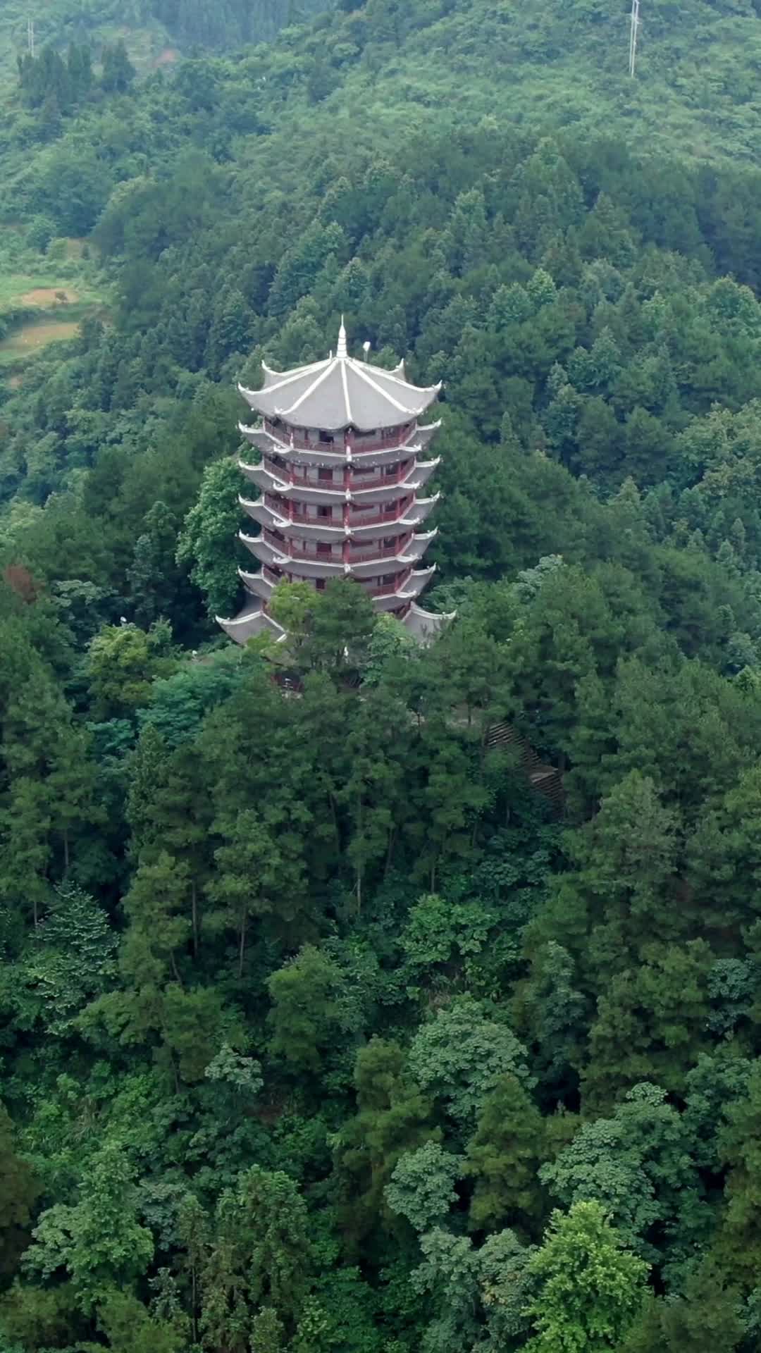 航拍湖南凤凰古城标志建筑八角塔竖屏视频的预览图