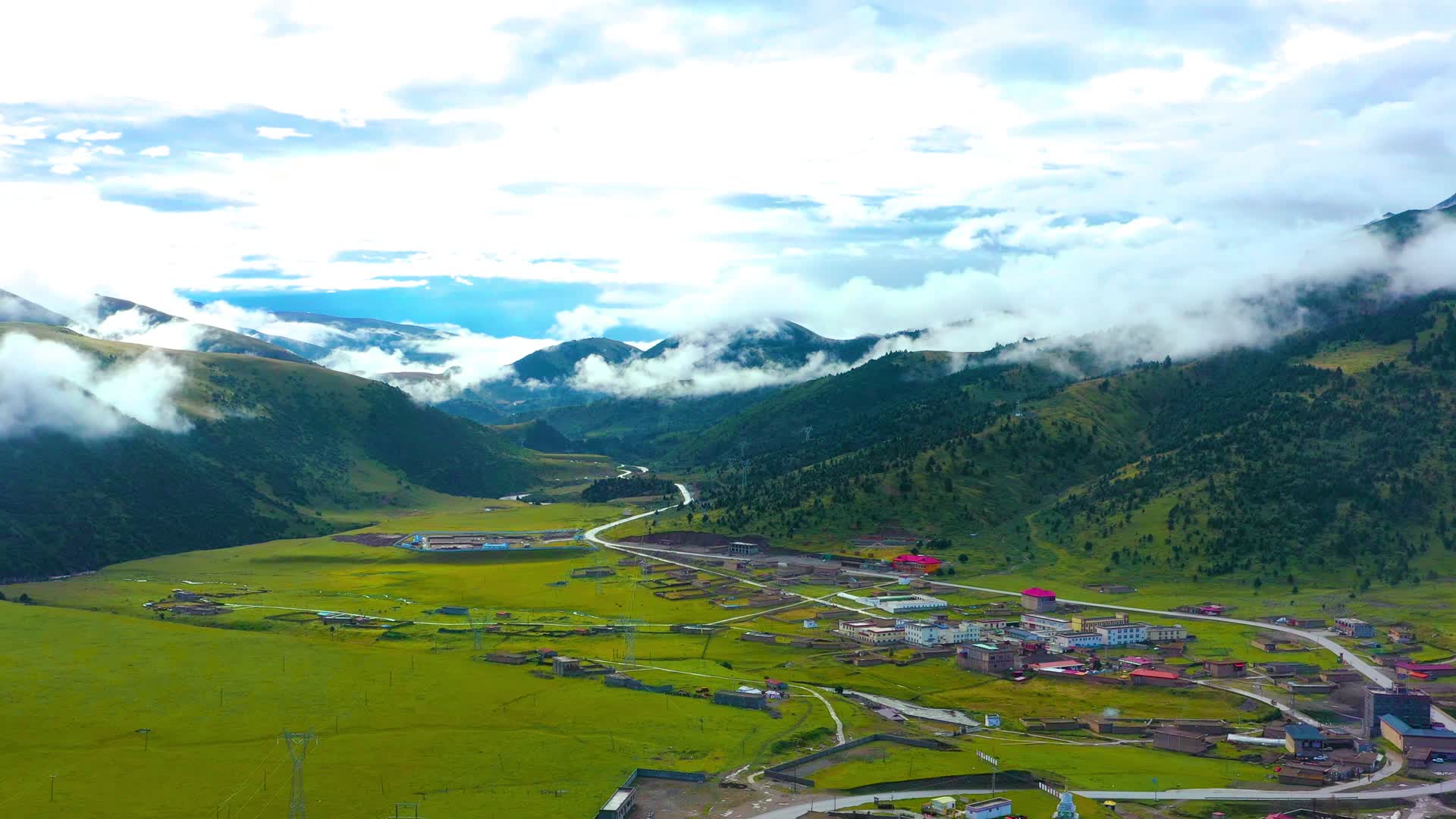 4k航拍西藏317国道唯美风景视频的预览图