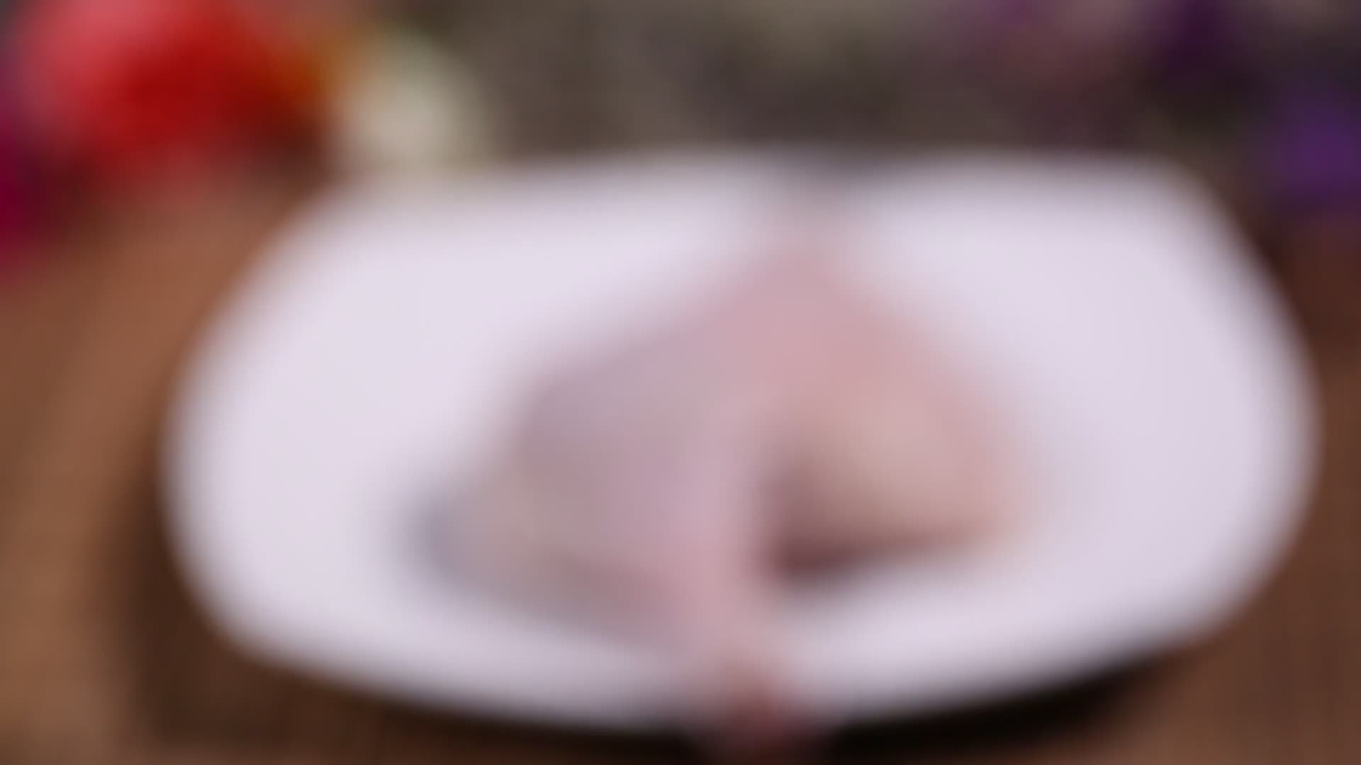 实拍健康肉类鸡腿鸭腿视频的预览图