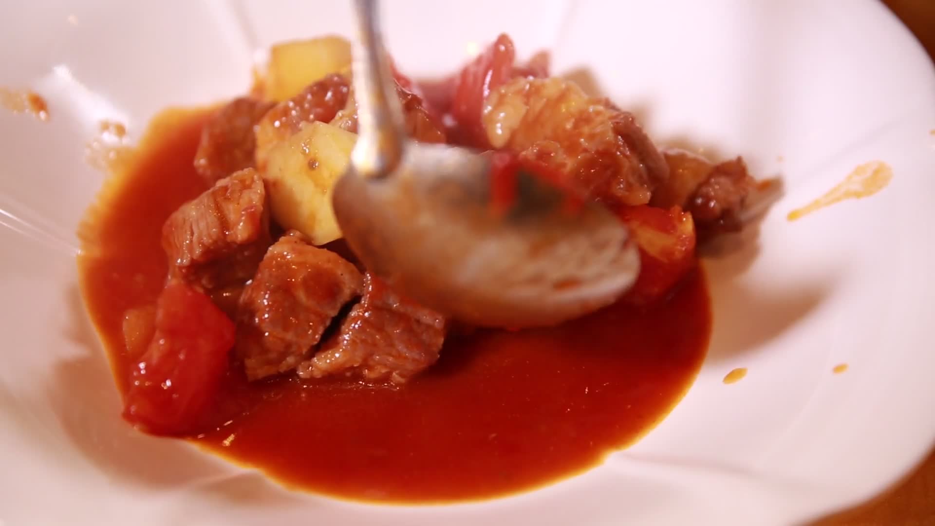 成品出菜国宴番茄牛腩视频的预览图