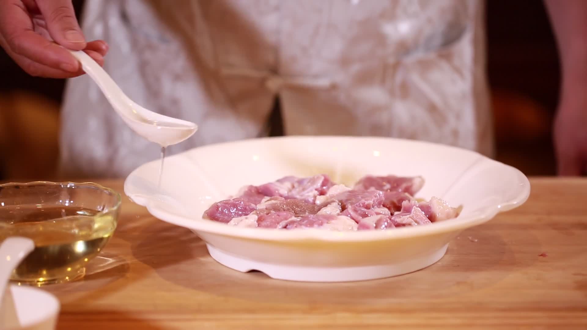 实拍腌制牛肉视频的预览图