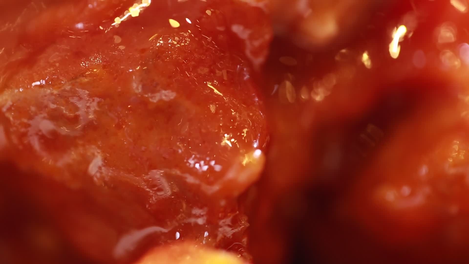 实拍特写番茄牛腩肉质视频的预览图