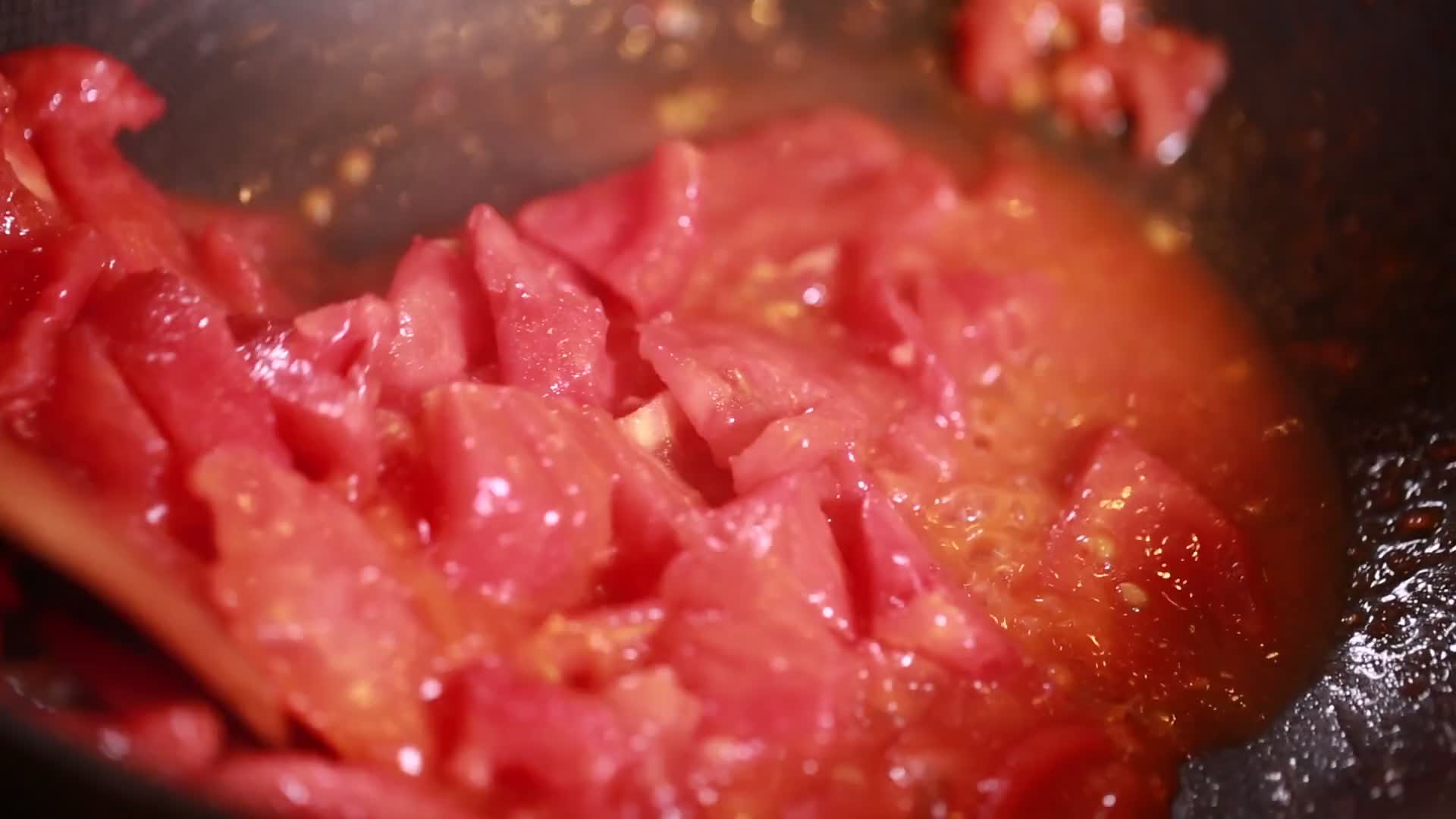 实拍西红柿酱番茄沙司制作视频的预览图