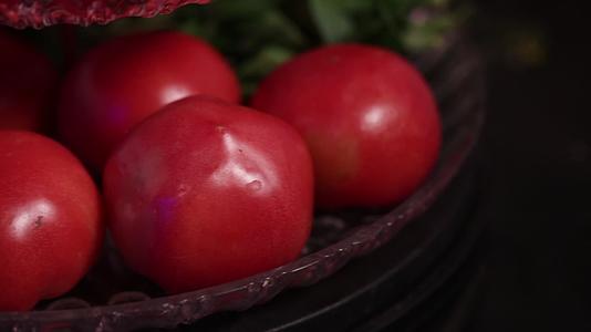 实拍番茄西红柿视频的预览图