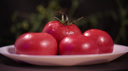 实拍番茄西红柿视频的预览图
