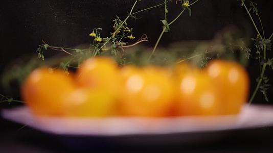 实拍黄樱桃番茄水果番茄视频的预览图