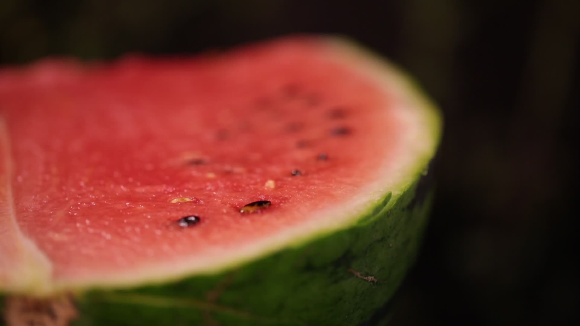 实拍夏天西瓜水果视频的预览图