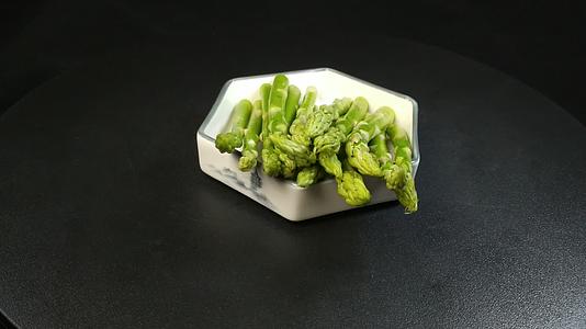 有机生态芦笋蔬菜视频的预览图
