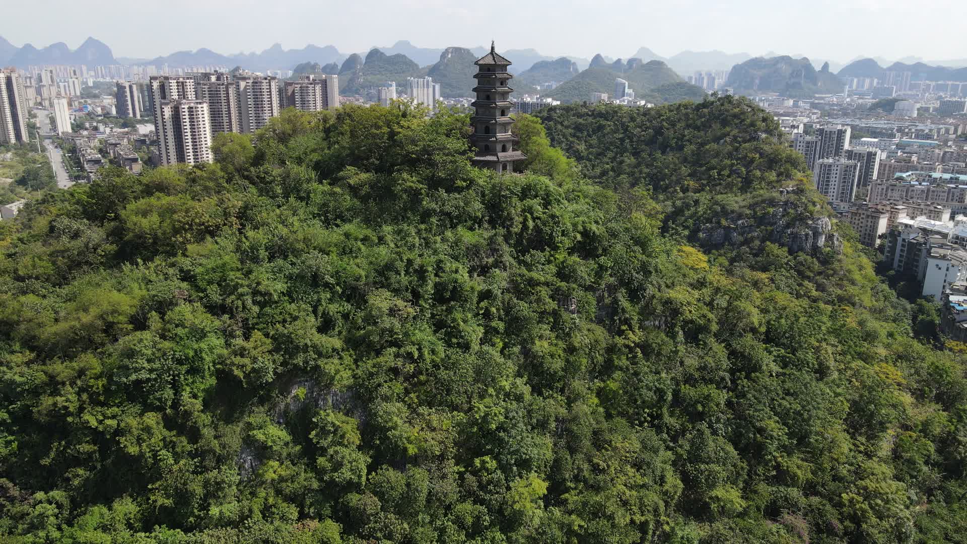 4K航拍广西柳州盘龙双塔视频的预览图