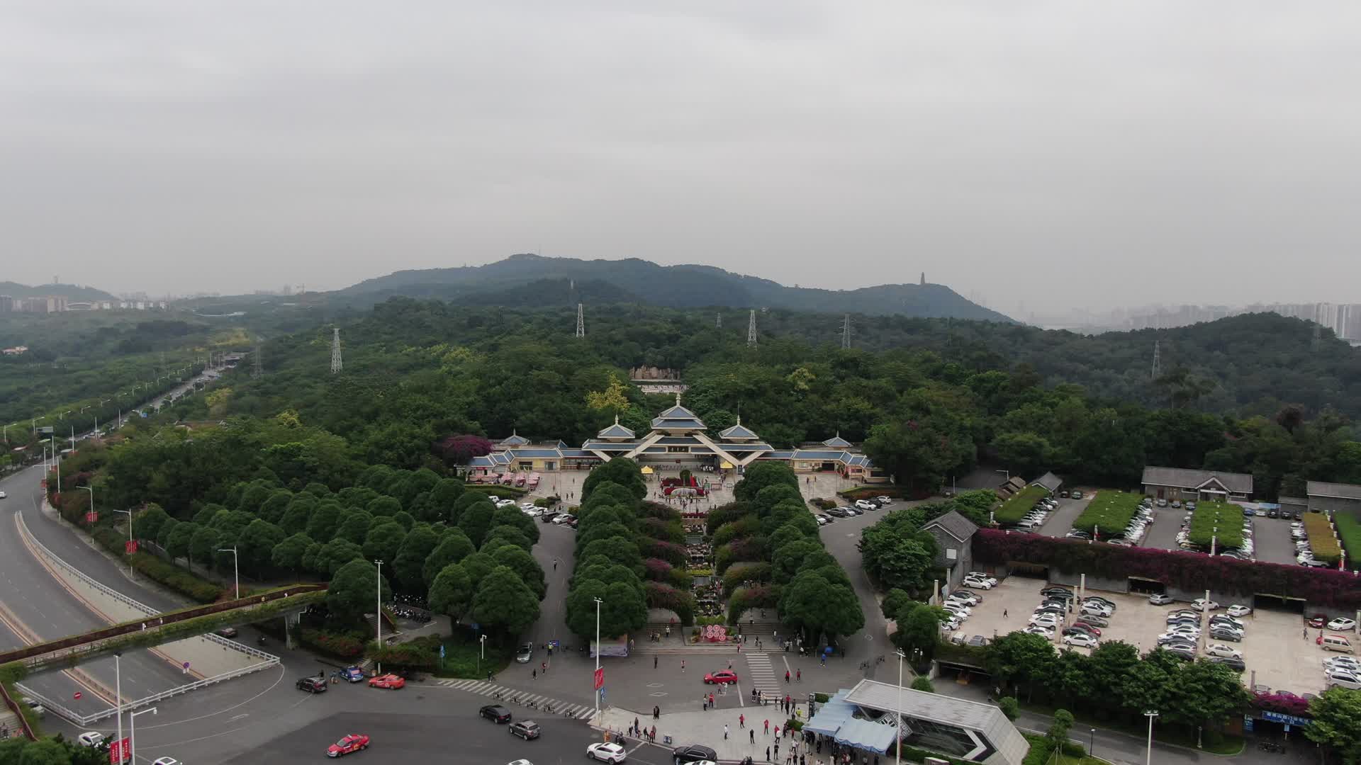 航拍广西南宁青秀山5A景区视频的预览图