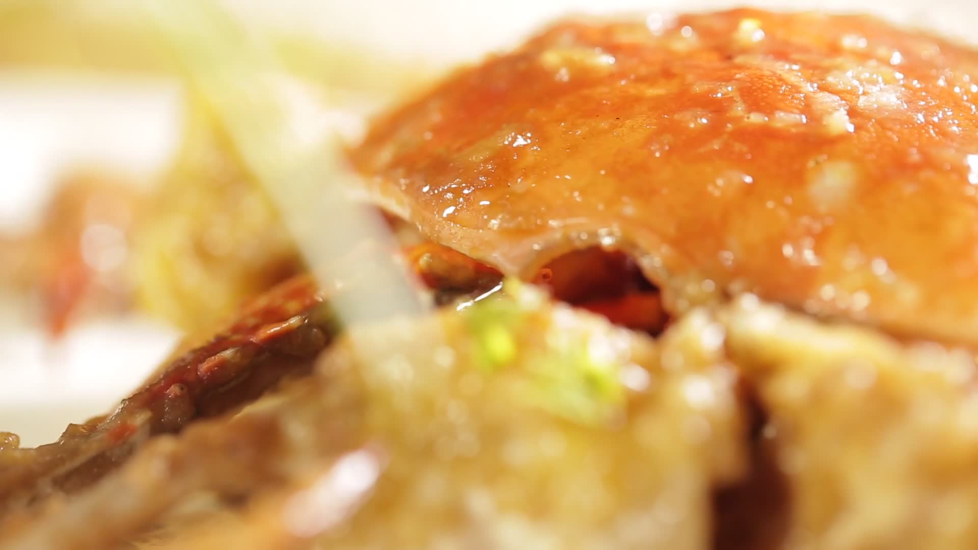 实拍海鲜年糕炒蟹视频的预览图